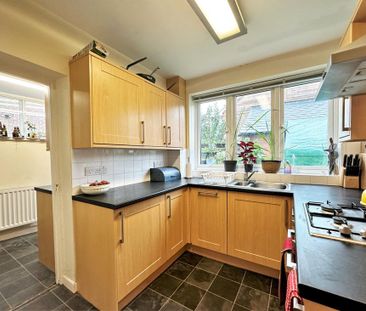 4 bedroom semi-detached house to rent - Photo 4