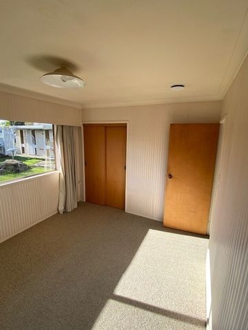 Warm Family Home with Stunning Views - Maungatapu - Photo 4
