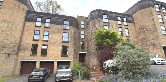 2 Double Bed Flat – Goldaming (Charterhouse Road, GU7) - Photo 2