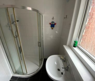 6 bedroom terraced house to rent - Photo 2