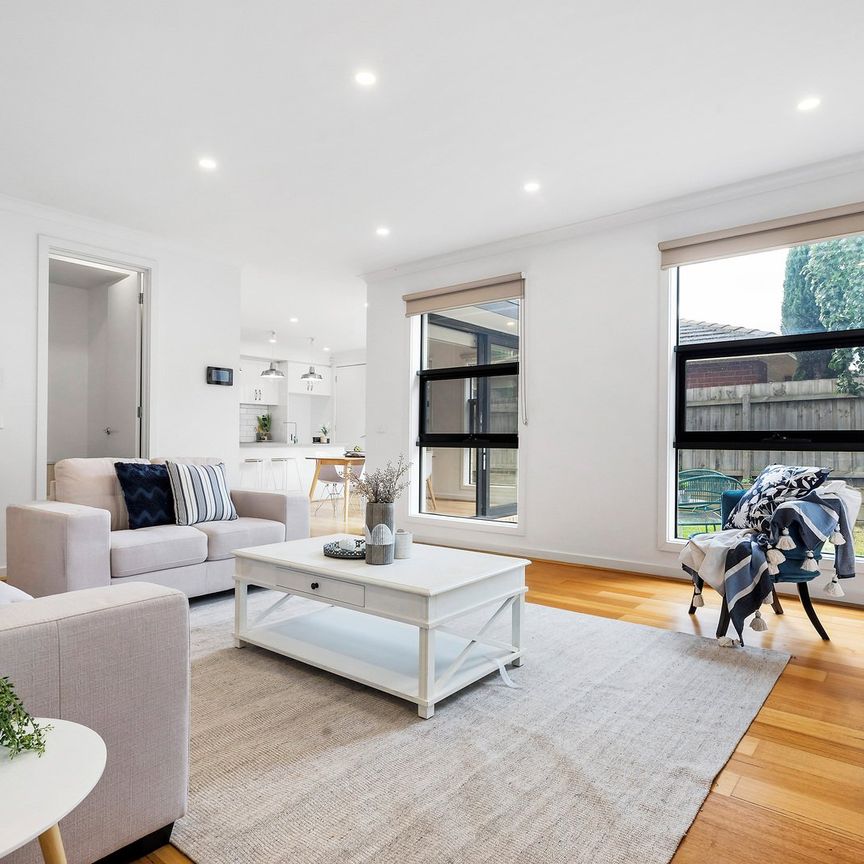 STUNNING FOUR BEDROOM HOME!! - Photo 1