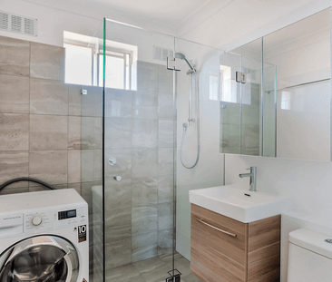 Village hotspot, walk to Balmoral with fabulous views - Photo 4