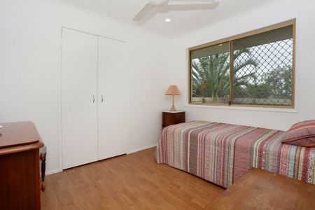 FAMILY HOME INCLUDING LAWN MAINTENANCE AND POOL SERVICE - Photo 4