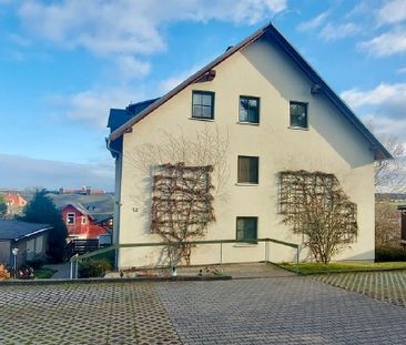 Helle Souterrain-Wohnung mit Terrasse & Einbauküche! - Foto 1