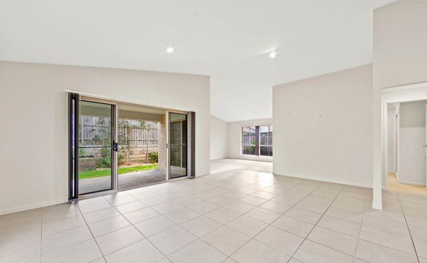 4 Bedroom Spacious Family Home - Photo 1