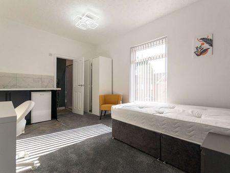 Grundy Street Room 4 - Photo 5