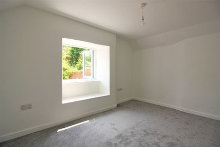 2 bed semi-detached house to rent in High Street, Crediton - Photo 2