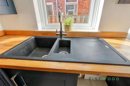 3 bedroom terraced house to rent - Photo 5