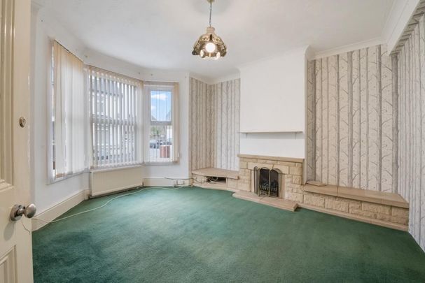 3 bedroom end of terrace house to rent - Photo 1