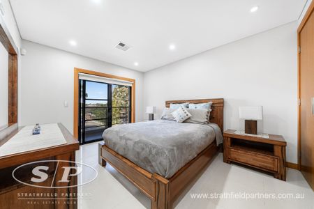 Immaculate Family Home in Prime Location - Photo 4