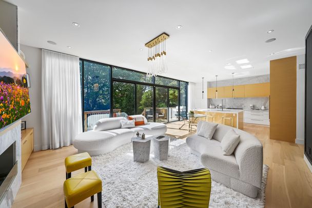 For Lease - 17 Nesbitt Drive, Toronto, Ontario - Photo 1