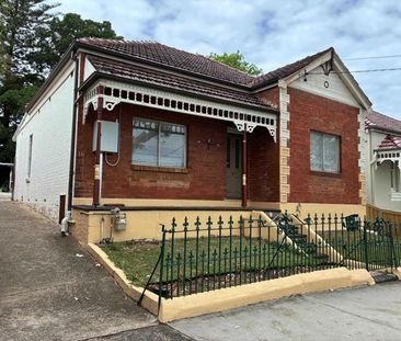 Freestanding Family Home in Prime Petersham Pocket - Photo 2