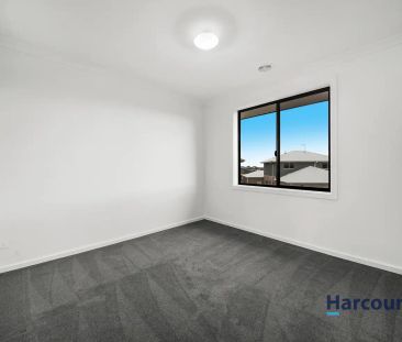 “5 Bedrooms Beautiful Family Home not to missed!!” - Photo 4