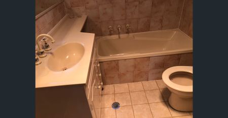 Convenient Location - Photo 4