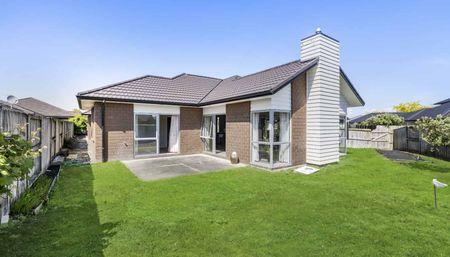 Spacious Rototuna Family Home - Photo 3