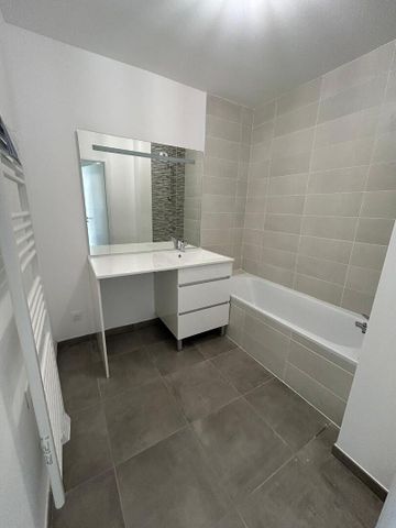 location Appartement T3 DE 67.22m² À CLUSES - Photo 3