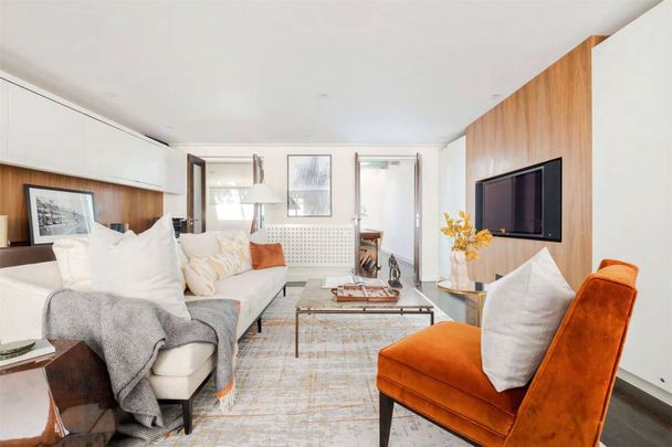 Elegant Four-Bedroom Family Home in Cambridge Place - Photo 1