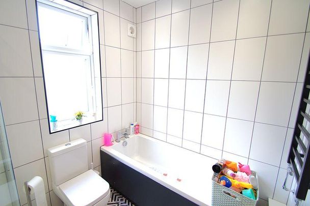 3 bedroom semi-detached house to rent - Photo 1