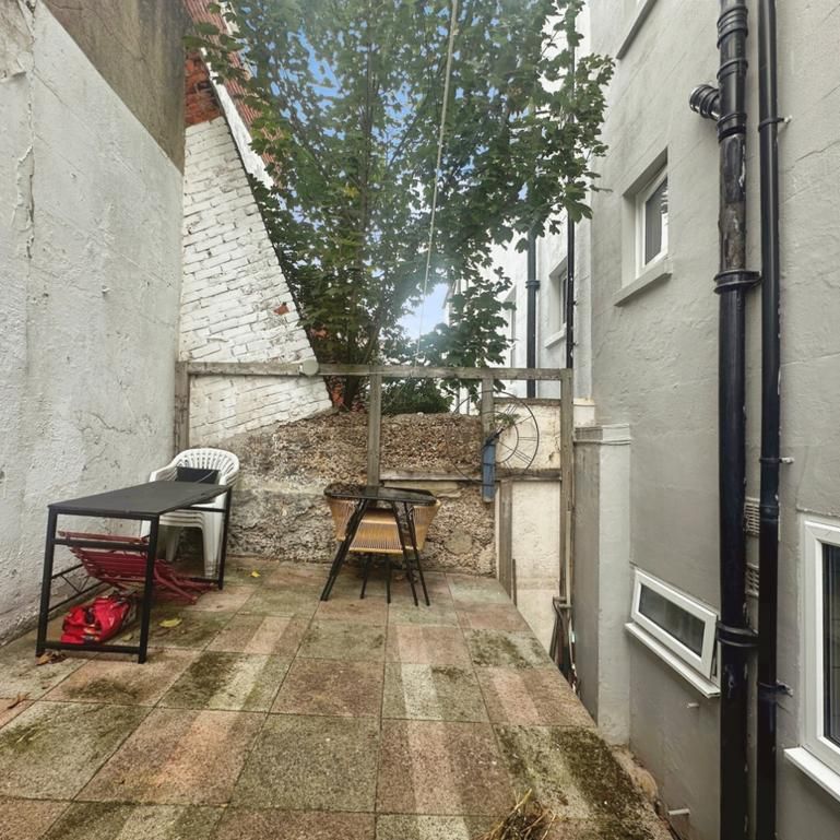 4 bedroom house to rent - Photo 1