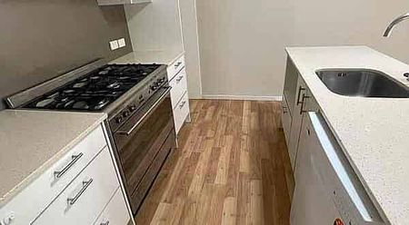 Three bedrooms in Pakuranga - Photo 3