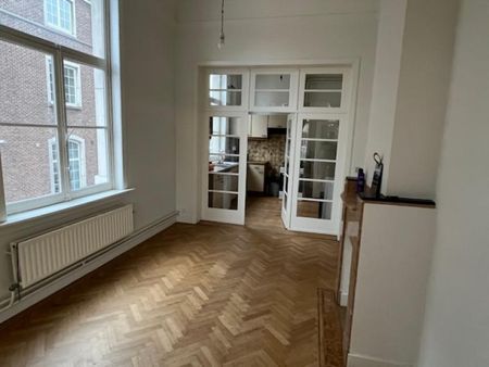 Ruim appartement met 2 slaapkamers en uniek zicht op de grote markt - Photo 4