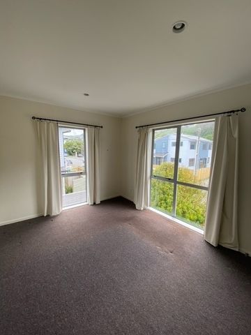 41 Philip Street, Johnsonville - Photo 2
