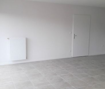 location Appartement T4 DE 82.8m² À CEPET - Photo 3