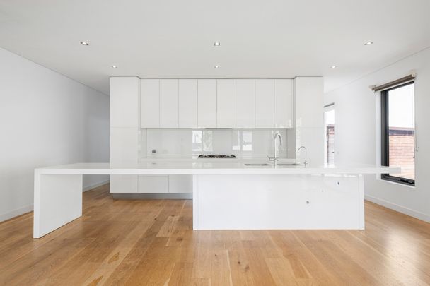 25 Lower Drive, Kew VIC 3101 - House For Rent | Domain - Photo 1