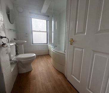 3 Bed Flat, Lowmans House, SO17 - Photo 2