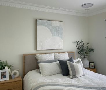 Location! Location! Family Home. - Photo 3