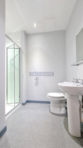 1 bedroom in a flat share to rent - Photo 5