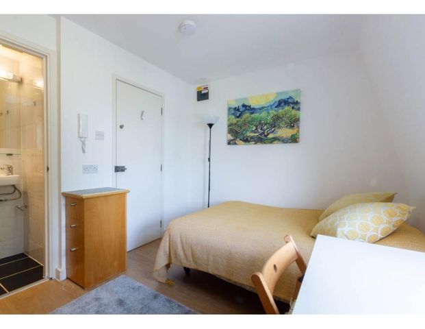 Penywern Road, London SW5 - Photo 1