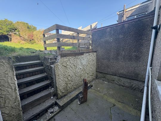 Trewyddfa Common, Morriston, SA6 8HN - Photo 1