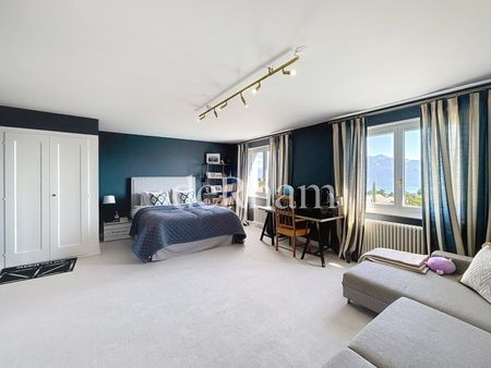 PULLY - Splendid individual villa of approx. 347m2 in a residential area - Photo 5