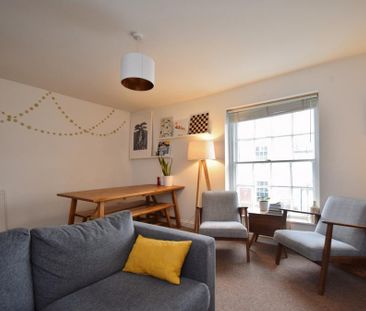 2 bedroom maisonette to rent - Photo 2