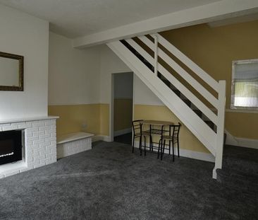 2 bedroom end of terrace house to rent - Photo 6