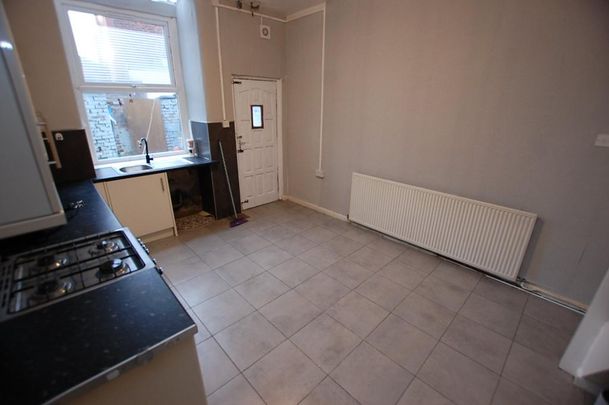 2 bedroom terraced house to rent - Photo 1