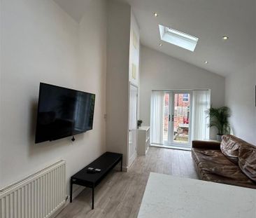 1 bedroom in a house share to rent - Photo 5