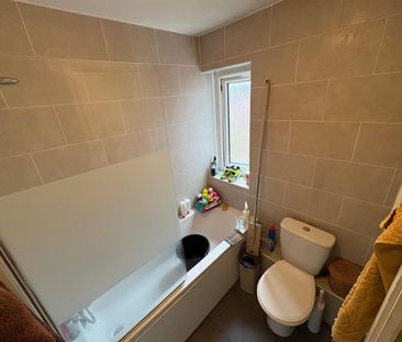 2 bed flat to rent in Charles Crescent, Harrow, HA1 - Photo 4