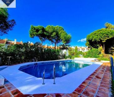 Alquiler de chalet adosado en Urbanización El Cañuelo - Photo 2