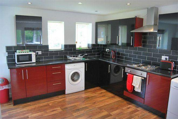 3 Bed - 29 Park View Road, Burley, Leeds - LS4 2LG - Student - Photo 1