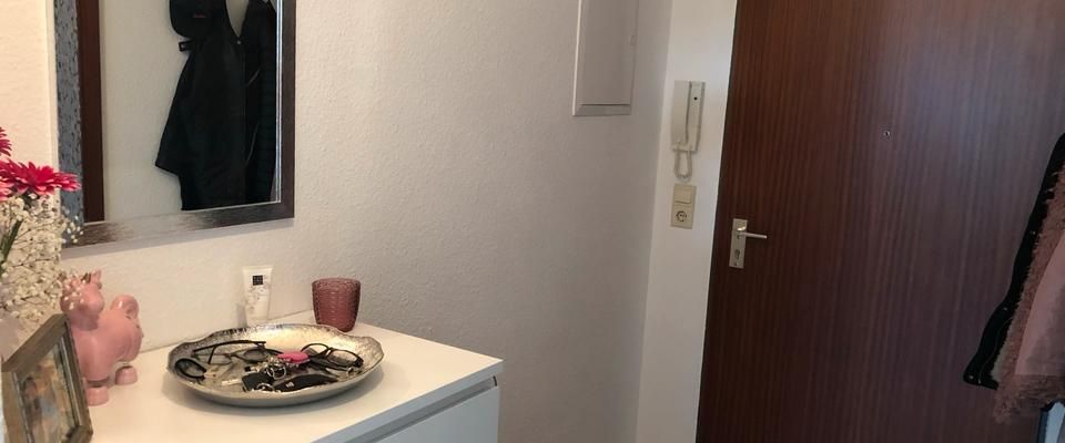 Helle, gepflegte 2,5-Zimmer-Wohnung mit Südwestbalkon - Photo 1