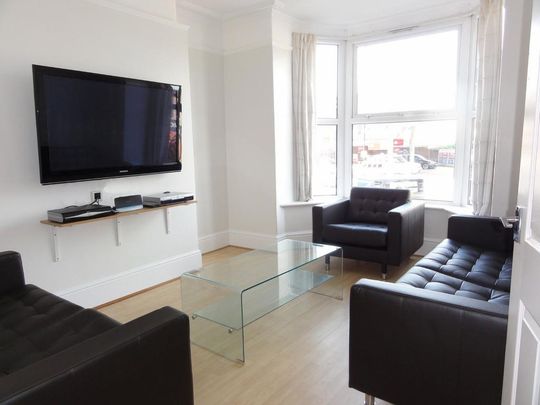 6 bedroom house to rent - Photo 1