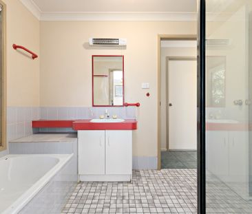 7 Banyan Street, Crestmead QLD 4132 - House For Rent | Domain - Photo 4