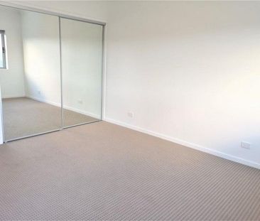 Modern 2 Bedroom Apartment $570 - Photo 2