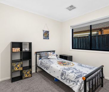 Spacious Family Home! - Photo 6