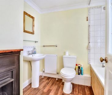 3 bedroom end of terrace house to rent - Photo 6