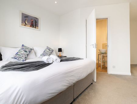 2 Bed Flat, North Street, BN1 - Photo 2