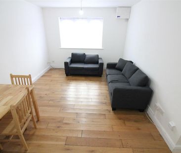 Perry Close, Uxbridge - Photo 2