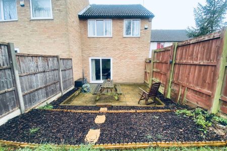 Stokesay Court - Photo 4